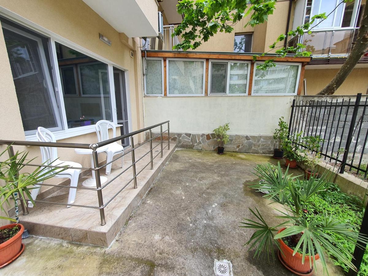 Flowers Studio Pomorie Exterior photo